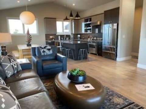 Tiny photo for 19120 Gateway Loop, Bend, OR 97702 (MLS # 220210308)