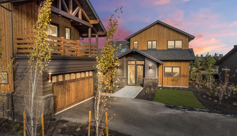 Tiny photo for 19120 Gateway Loop, Bend, OR 97702 (MLS # 220210308)