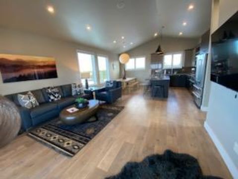 Tiny photo for 19120 Gateway Loop, Bend, OR 97702 (MLS # 220210308)