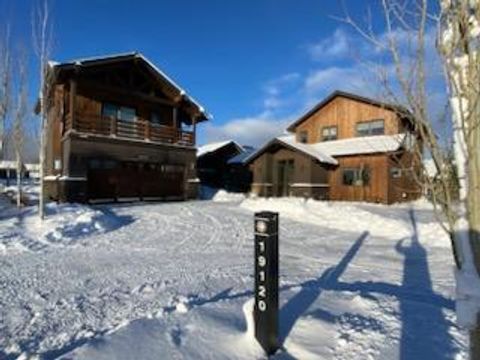 Tiny photo for 19120 Gateway Loop, Bend, OR 97702 (MLS # 220210308)
