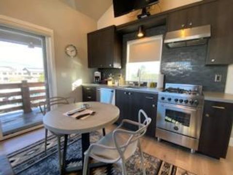 Tiny photo for 19120 Gateway Loop, Bend, OR 97702 (MLS # 220210308)
