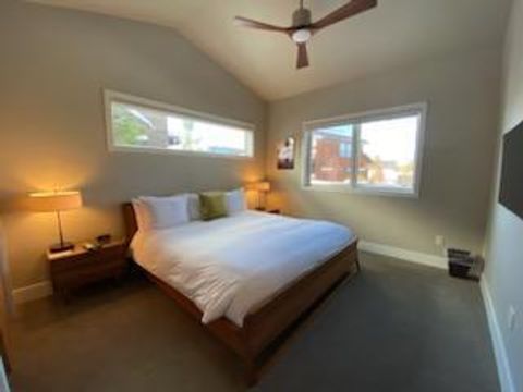 Tiny photo for 19120 Gateway Loop, Bend, OR 97702 (MLS # 220210308)