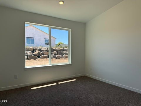 Tiny photo for 623 NE Mitchell Street #164, Madras, OR 97741 (MLS # 220224467)
