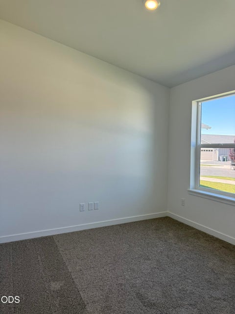 Tiny photo for 623 NE Mitchell Street #164, Madras, OR 97741 (MLS # 220224467)