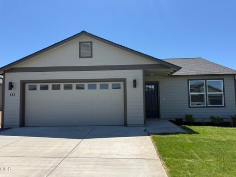 Photo of 623 NE Mitchell Street #164, Madras, OR 97741 (MLS # 220224467)