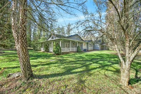 Tiny photo for 150 Ridgefield Road, Grants Pass, OR 97527 (MLS # 220217453)