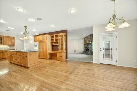 Tiny photo for 150 Ridgefield Road, Grants Pass, OR 97527 (MLS # 220217453)