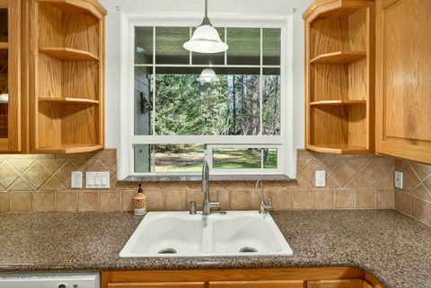 Tiny photo for 150 Ridgefield Road, Grants Pass, OR 97527 (MLS # 220217453)