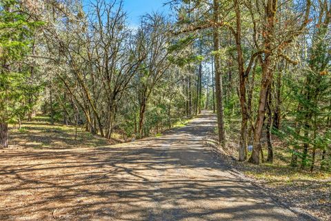 Tiny photo for 150 Ridgefield Road, Grants Pass, OR 97527 (MLS # 220217453)