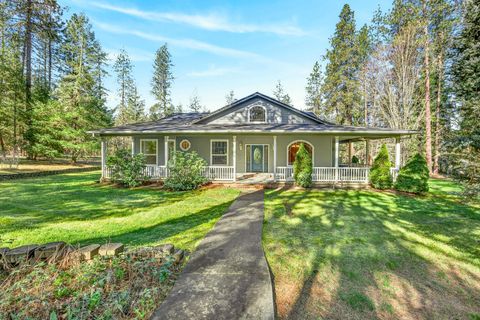 Photo of 150 Ridgefield Road, Grants Pass, OR 97527 (MLS # 220217453)