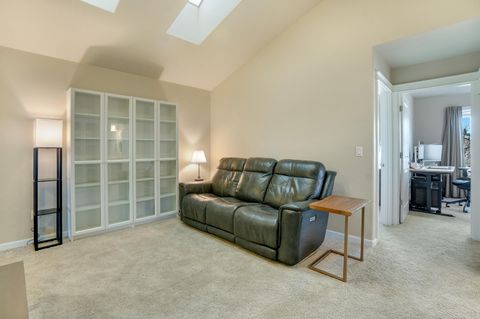 Tiny photo for 63169 NE Hadley Place, Bend, OR 97701 (MLS # 220217290)