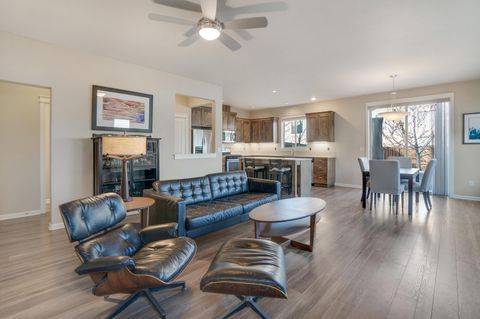 Tiny photo for 63169 NE Hadley Place, Bend, OR 97701 (MLS # 220217290)