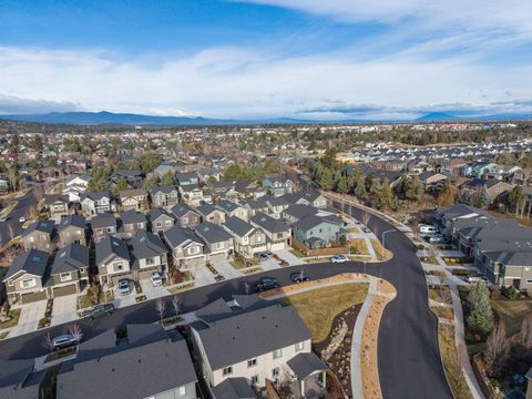 Tiny photo for 63169 NE Hadley Place, Bend, OR 97701 (MLS # 220217290)