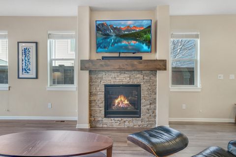 Tiny photo for 63169 NE Hadley Place, Bend, OR 97701 (MLS # 220217290)