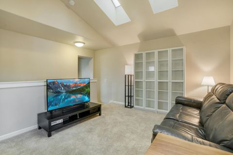 Tiny photo for 63169 NE Hadley Place, Bend, OR 97701 (MLS # 220217290)