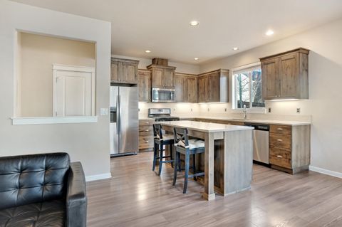 Tiny photo for 63169 NE Hadley Place, Bend, OR 97701 (MLS # 220217290)