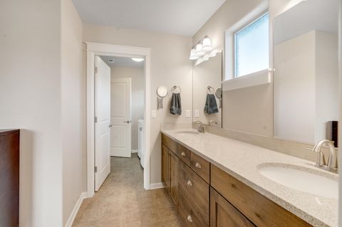 Tiny photo for 63169 NE Hadley Place, Bend, OR 97701 (MLS # 220217290)