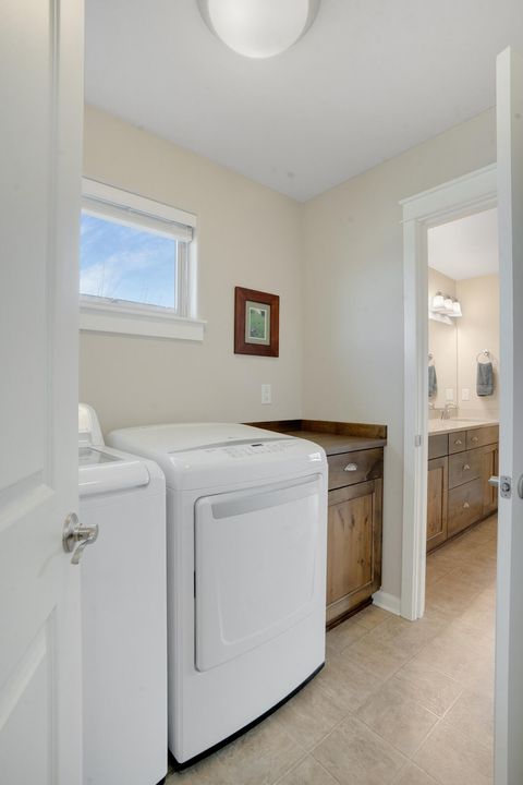 Tiny photo for 63169 NE Hadley Place, Bend, OR 97701 (MLS # 220217290)