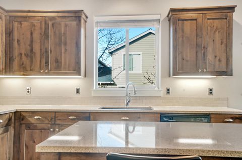 Tiny photo for 63169 NE Hadley Place, Bend, OR 97701 (MLS # 220217290)