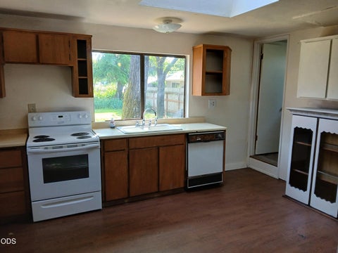 Tiny photo for 1340 Dowell Road, Grants Pass, OR 97527 (MLS # 220225907)