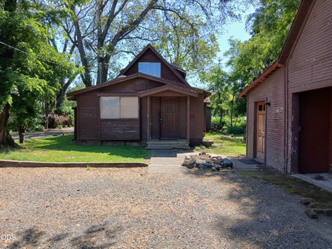Tiny photo for 1340 Dowell Road, Grants Pass, OR 97527 (MLS # 220225907)