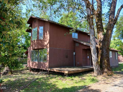 Photo of 1340 Dowell Road, Grants Pass, OR 97527 (MLS # 220225907)
