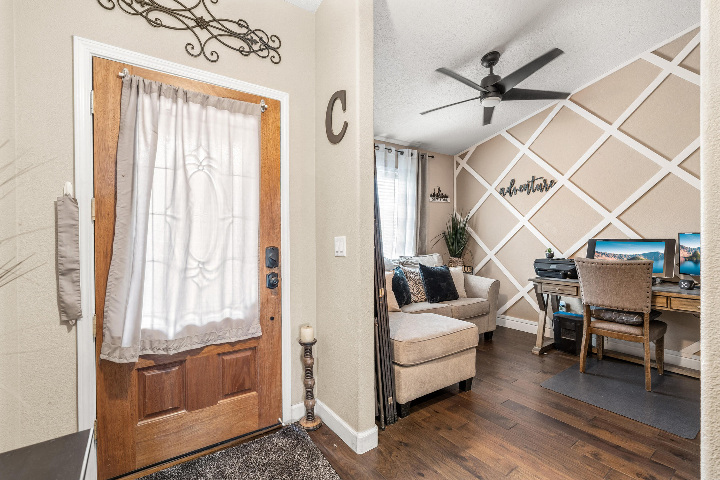 3043 Colonial Avenue