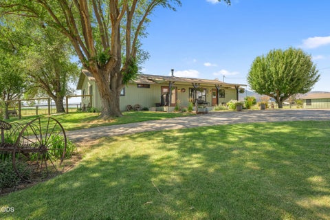 Photo of 7800 NW Lamonta Road, Prineville, OR 97754 (MLS # 220226139)
