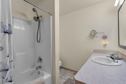 Tiny photo for 5800 NW 66th Lane, Redmond, OR 97756 (MLS # 220213664)