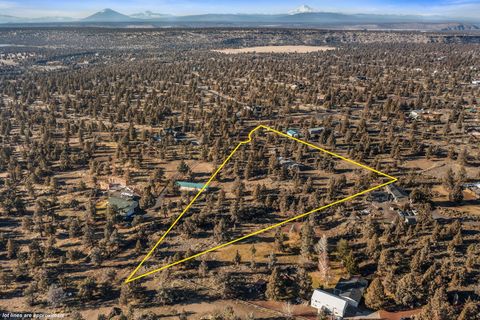 Tiny photo for 5800 NW 66th Lane, Redmond, OR 97756 (MLS # 220213664)