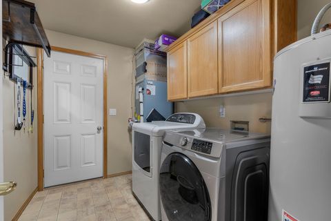 Tiny photo for 5800 NW 66th Lane, Redmond, OR 97756 (MLS # 220213664)
