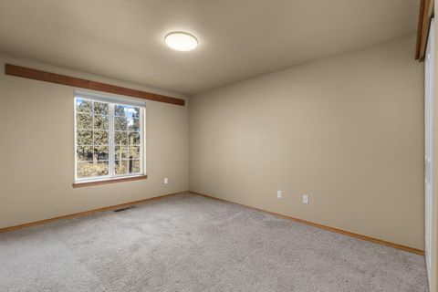 Tiny photo for 5800 NW 66th Lane, Redmond, OR 97756 (MLS # 220213664)