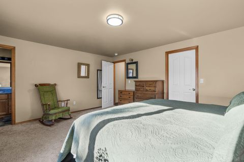 Tiny photo for 5800 NW 66th Lane, Redmond, OR 97756 (MLS # 220213664)