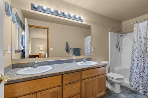 Tiny photo for 5800 NW 66th Lane, Redmond, OR 97756 (MLS # 220213664)