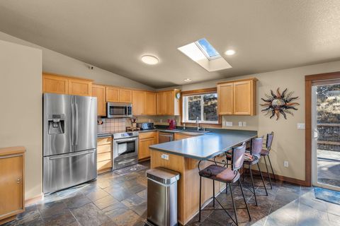 Tiny photo for 5800 NW 66th Lane, Redmond, OR 97756 (MLS # 220213664)