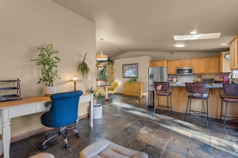 Tiny photo for 5800 NW 66th Lane, Redmond, OR 97756 (MLS # 220213664)