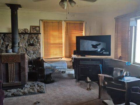 Tiny photo for 406 Sharp Road, Midland, OR 97634 (MLS # 220217407)