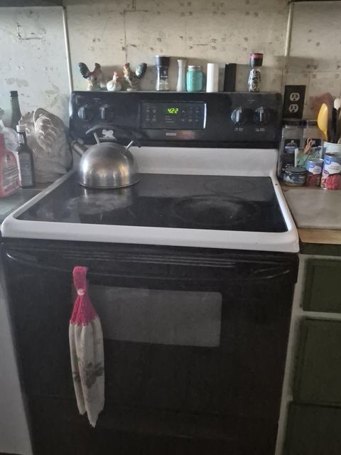 Tiny photo for 406 Sharp Road, Midland, OR 97634 (MLS # 220217407)