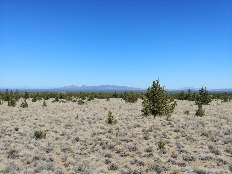 Enjoy spectacular mountain views from this quiet 10 usable acres to camp on or live off-the-grid. Easy access to BLM land nearby. Close to Prineville Reservoir, 40 Minutes to Bend, Prineville.