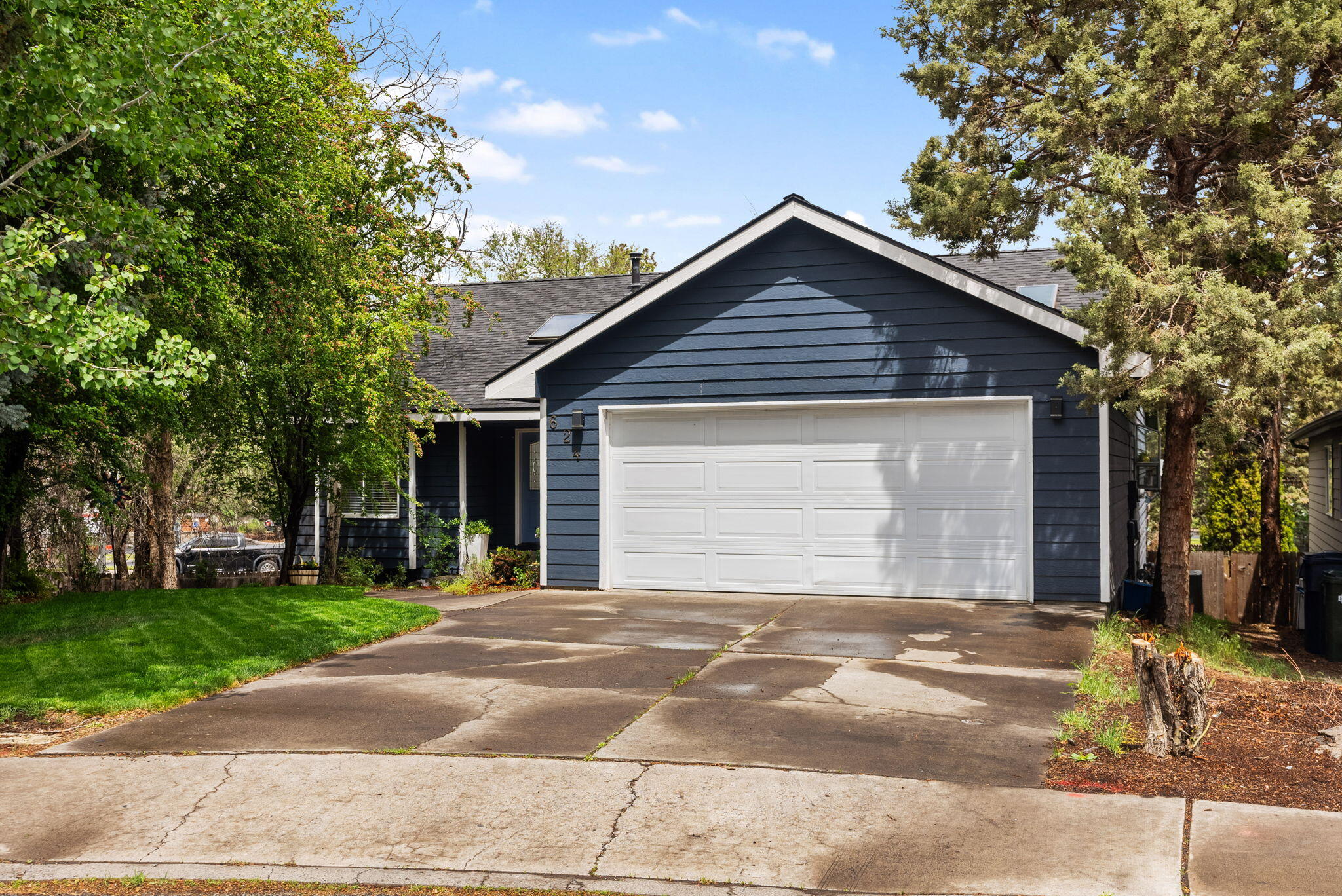 624 NE Tracker Court