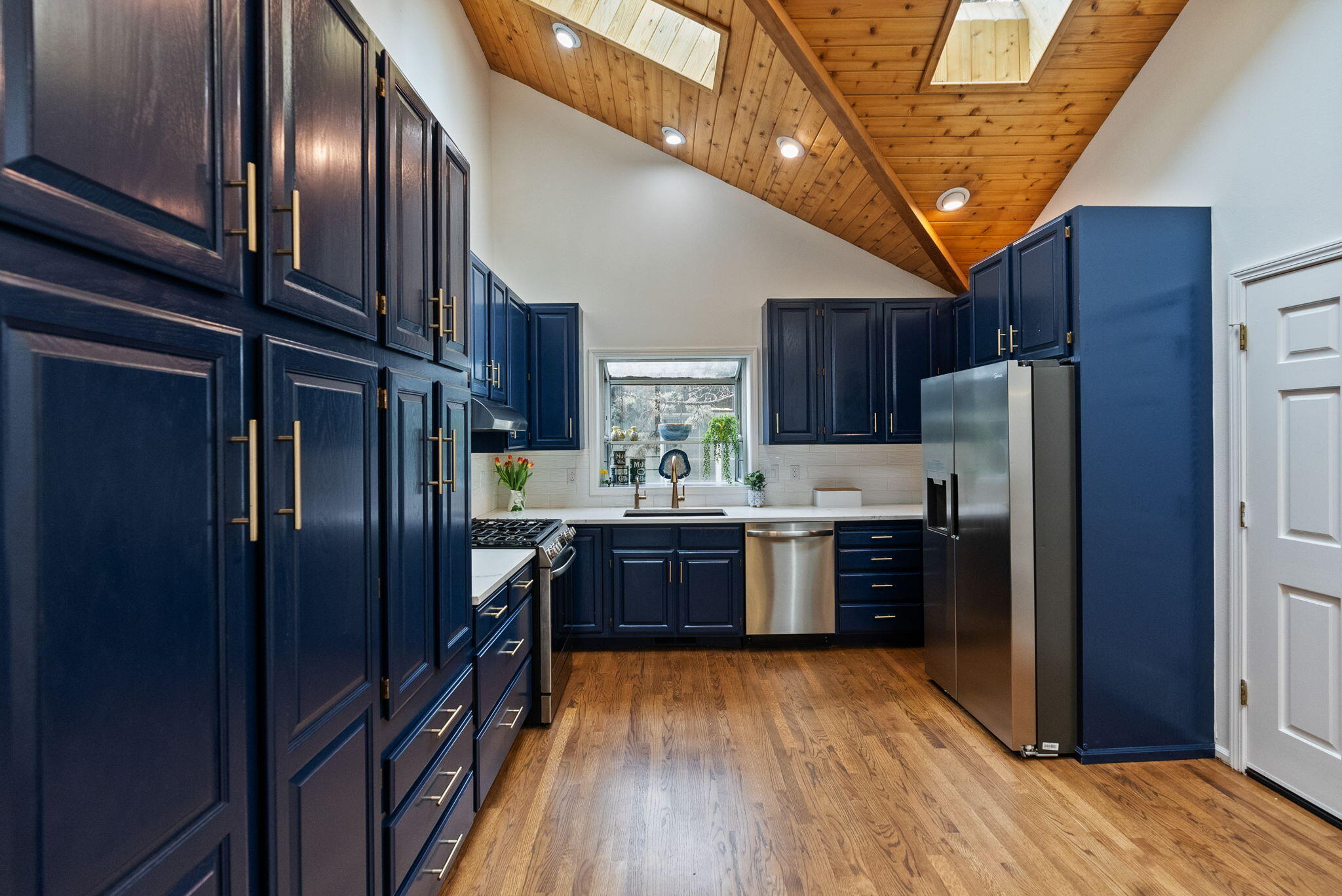 624 NE Tracker Court