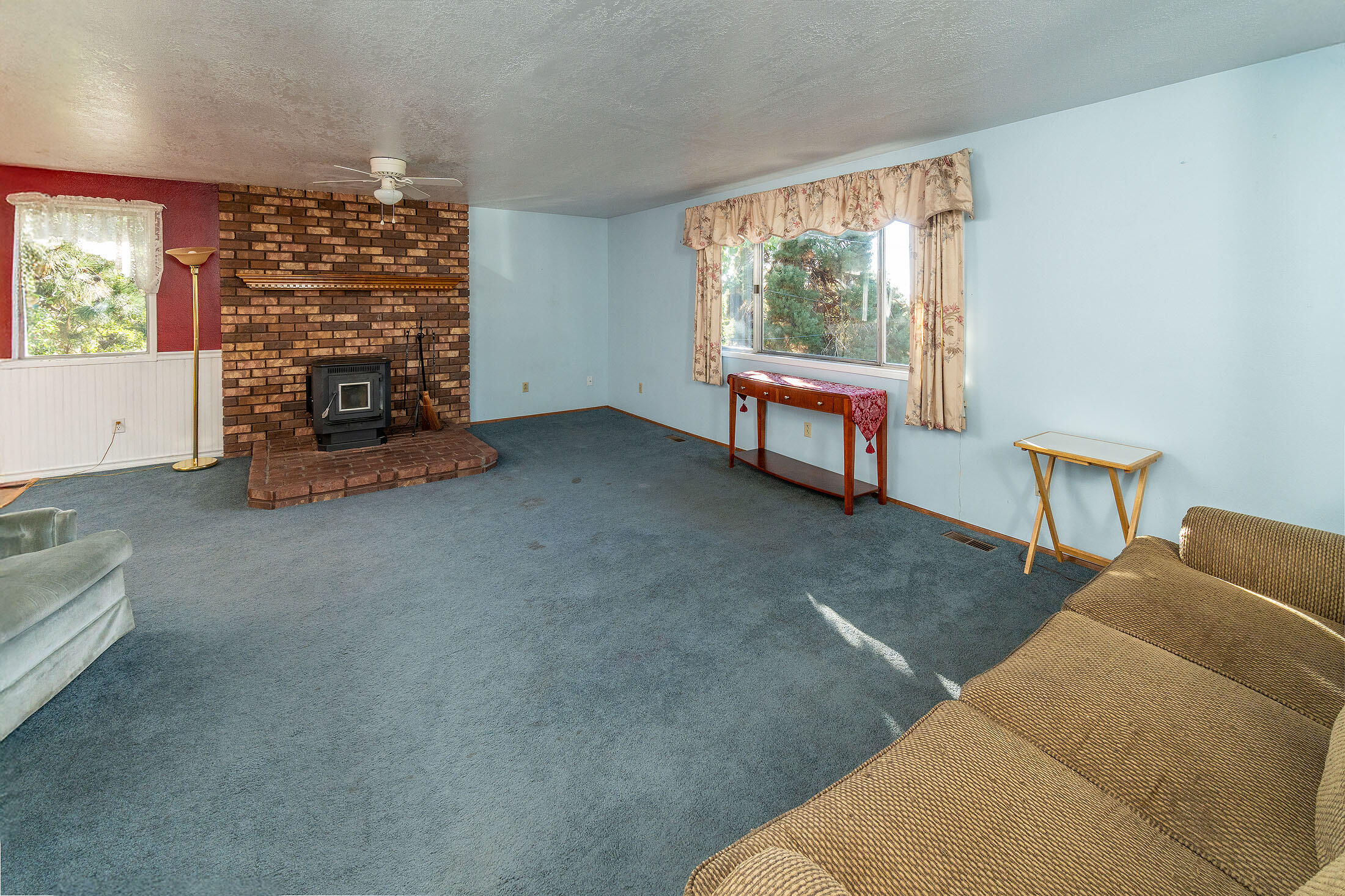 536 NW Saginaw Avenue