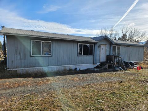 Photo of 15314 Pioneer Road, Klamath Falls, OR 97601 (MLS # 220214329)