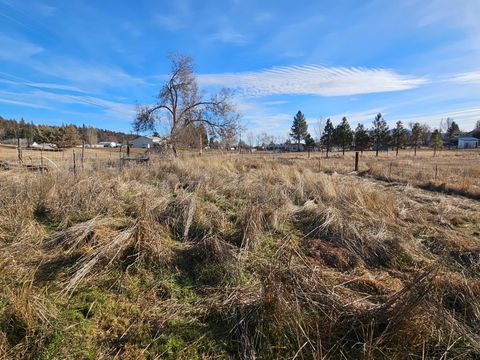 Tiny photo for 15314 Pioneer Road, Klamath Falls, OR 97601 (MLS # 220214329)