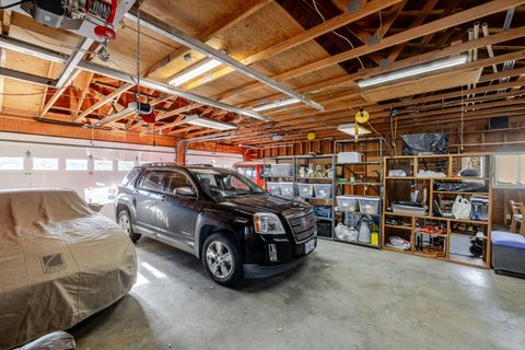 Tiny photo for 61747 Somerset Drive, Bend, OR 97702 (MLS # 220215313)