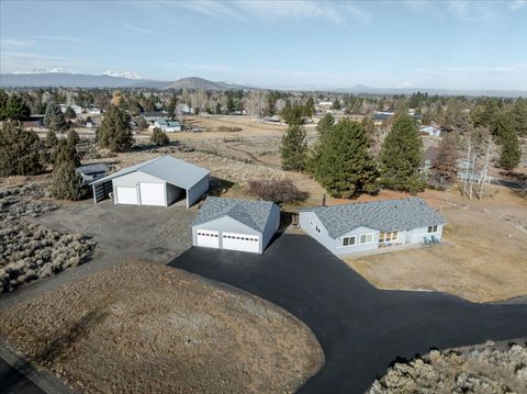 Photo of 61747 Somerset Drive, Bend, OR 97702 (MLS # 220215313)