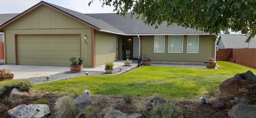 Very nice home in Central Oregon located in the small quiet town of Culver just minutes from Lake Billy Chinook and local water sports.  25 minutes to Redmond. Home has laminate flooring thru-out and loads of cabinet and storage space. Sliding glass door opens to a nice deck and fenced backyard with raised flower beds and a built in fire pit. Master bedroom has a full bath and walk-in closet. Pellet stove in the living room keeps the home warm and cozy in the winter. Attic fan helps cool the home in summer.  Room for RV parking.  New roof just installed.  All appliances included.