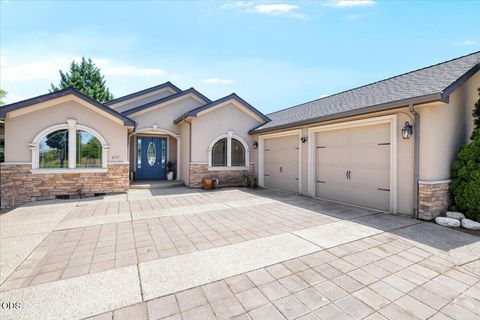 Tiny photo for 2720 Montara Drive, Medford, OR 97504 (MLS # 220225912)