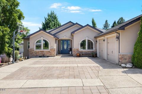 Photo of 2720 Montara Drive, Medford, OR 97504 (MLS # 220225912)