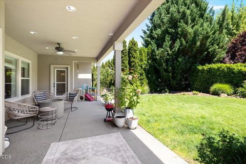 Tiny photo for 2720 Montara Drive, Medford, OR 97504 (MLS # 220225912)